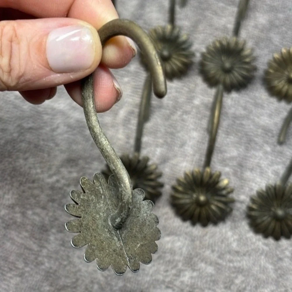 Vintage Floral Daisy Shower Curtain Rings Bronze Tone Metal Set of 12